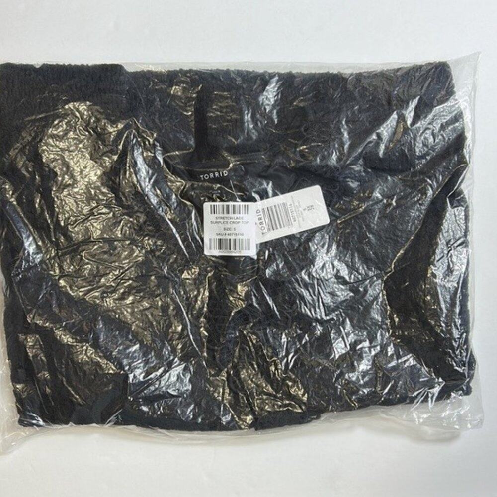 5 5X 28 Plus Torrid Black Top Lace Surplice Crop NWT Lined Dark Romance Feminine